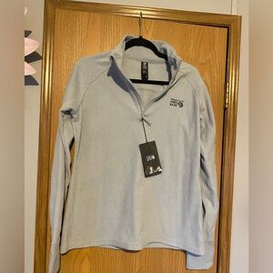 NWT mountain hardwear pullover!